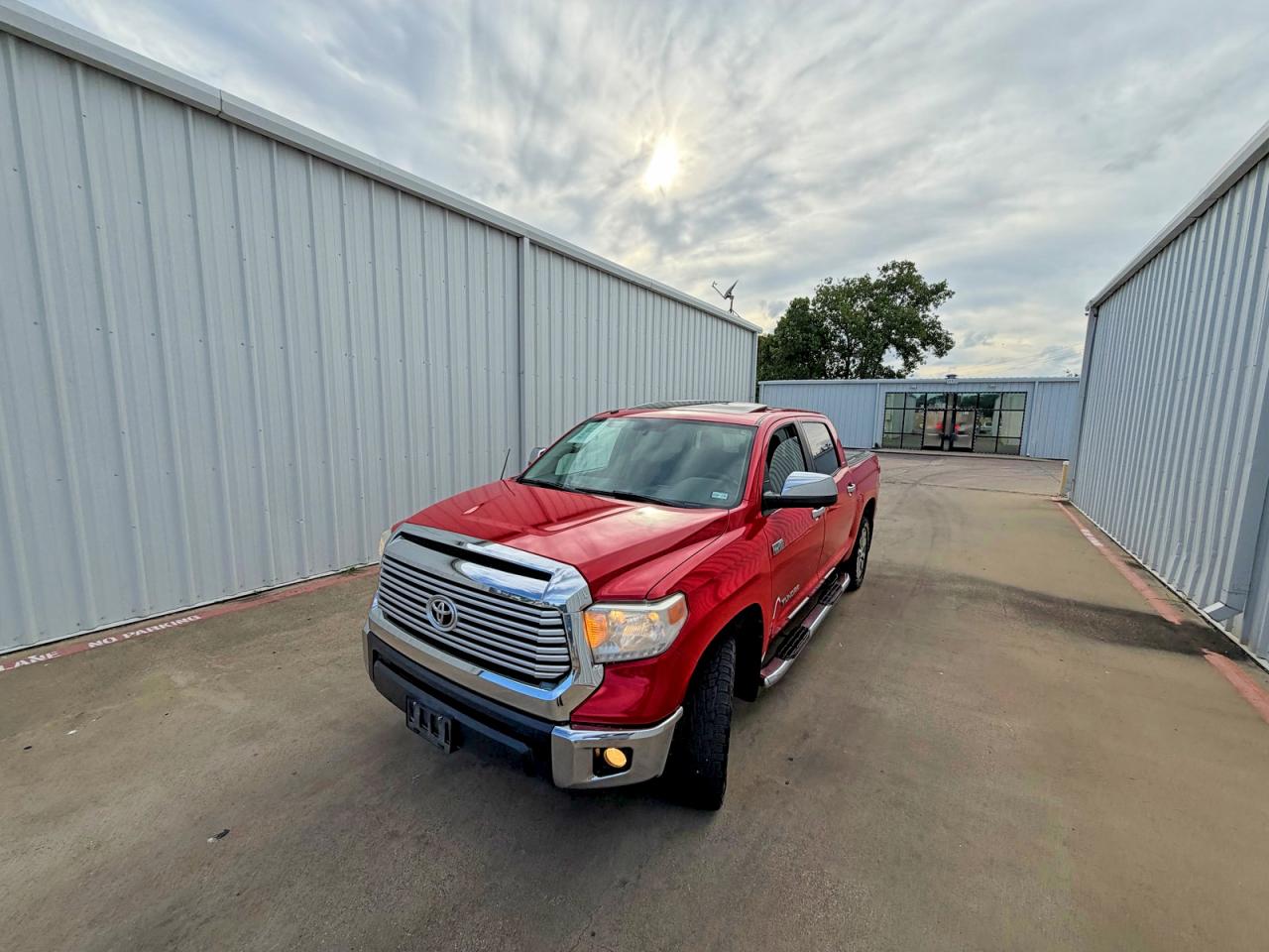 2015 Toyota Tundra Crewmax Limited Red vin: 5TFHW5F14FX468750