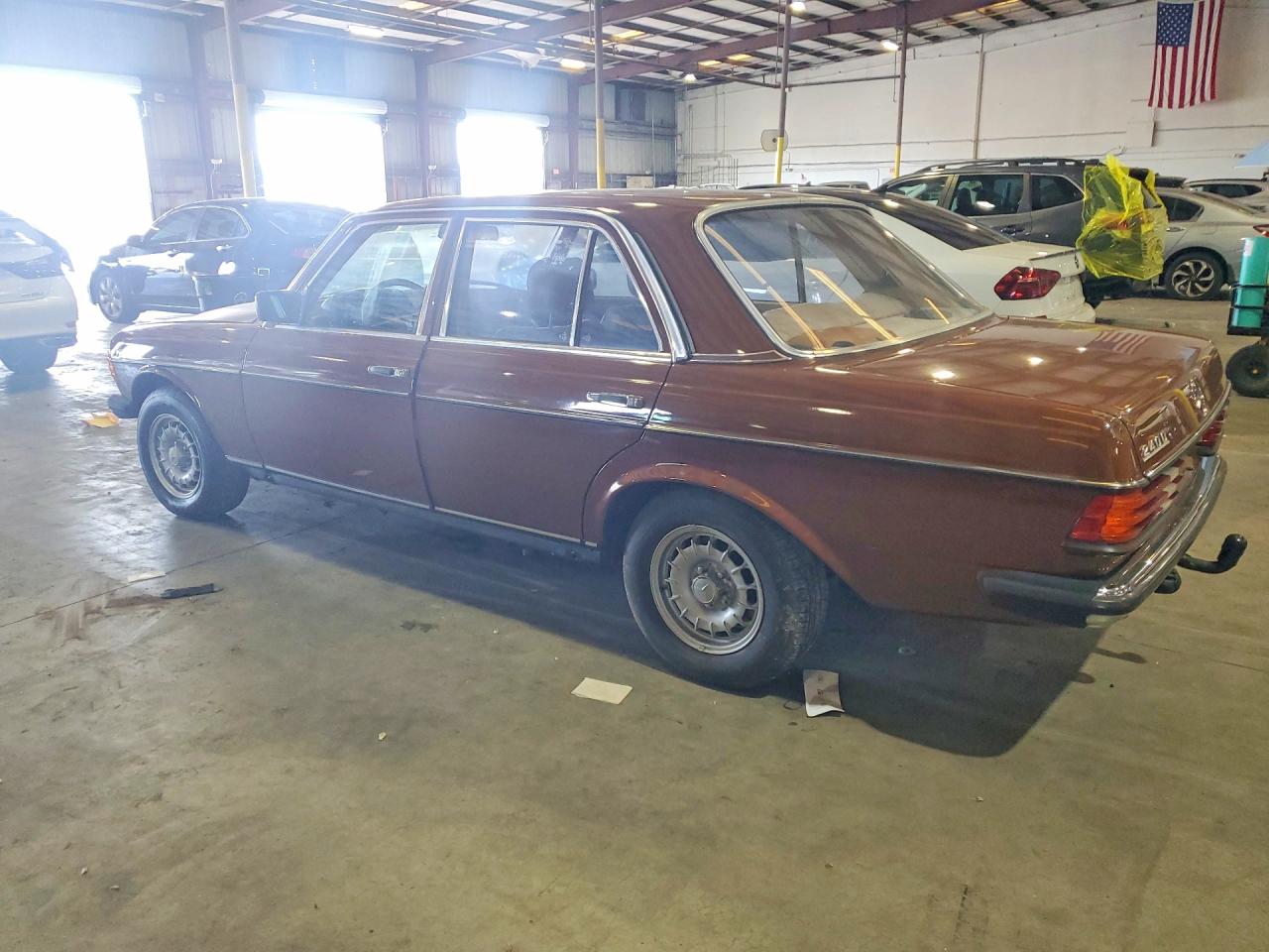 1984 Mercedes 240d Коричневый vin: WDB1231231A136864