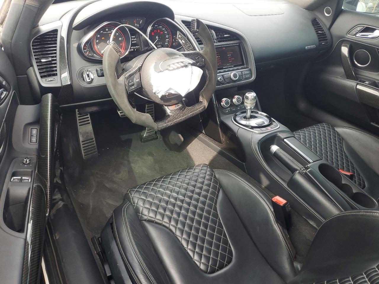 2015 Audi R8 5.2 Plus Quattro White vin: WUAKNAFG7F7001816