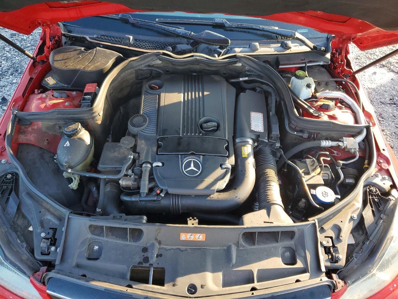 2015 Mercedes-benz C 250 Red vin: WDDGJ4HB1FG354317
