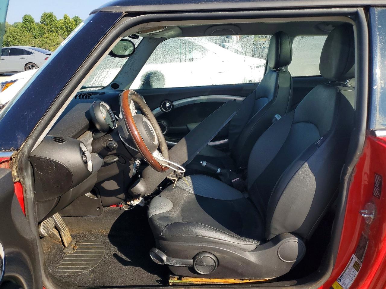 2007 Mini Cooper S Red vin: WMWMF73567TL90253