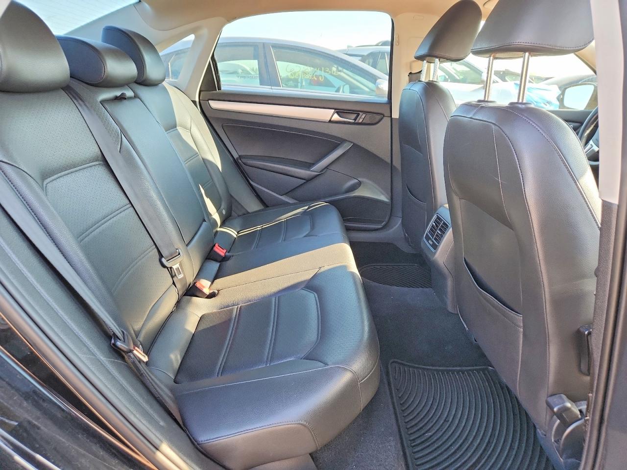 2013 Volkswagen Passat Se Black vin: 1VWBP7A3XDC139866