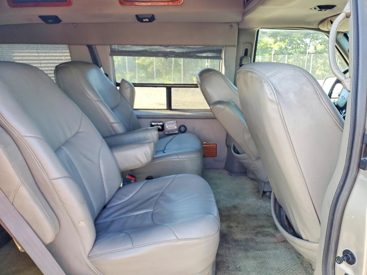 2003 Chevrolet Astro Gold vin: 1GBDM19X23B126790