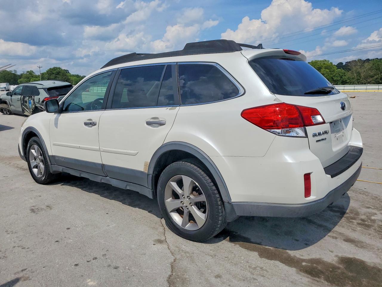 2014 Subaru Outback 2.5i Limited White vin: 4S4BRCPC3E3292857