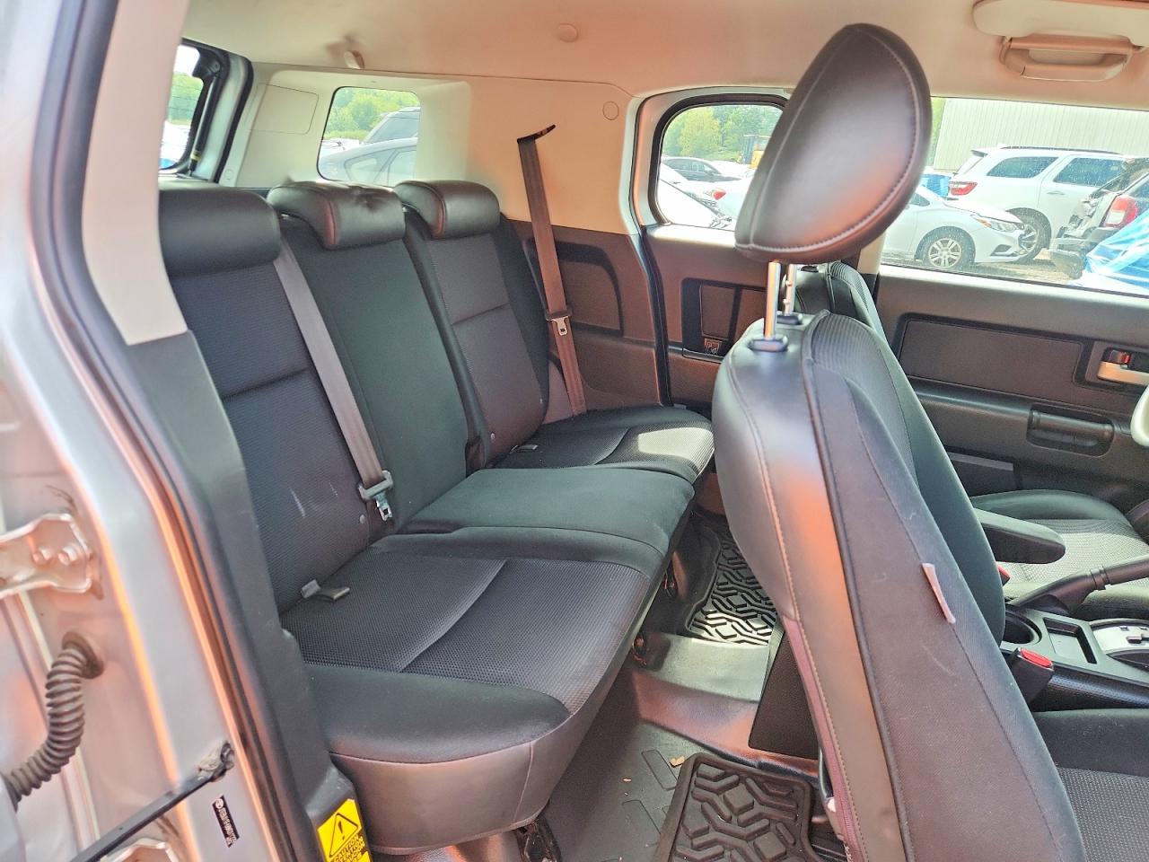 2008 Toyota Fj Cruiser Base Silver vin: JTEBU11F68K011229