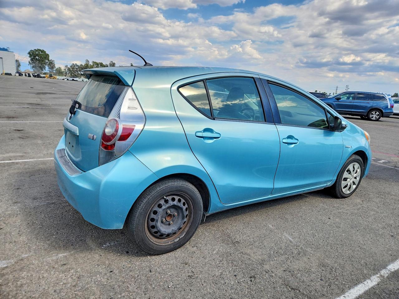 2014 Toyota Prius C One Turquoise vin: JTDKDTB37E1077844