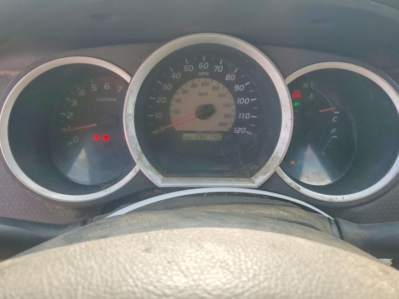 2005 Toyota Tacoma Base White vin: 5TENX22N15Z038995