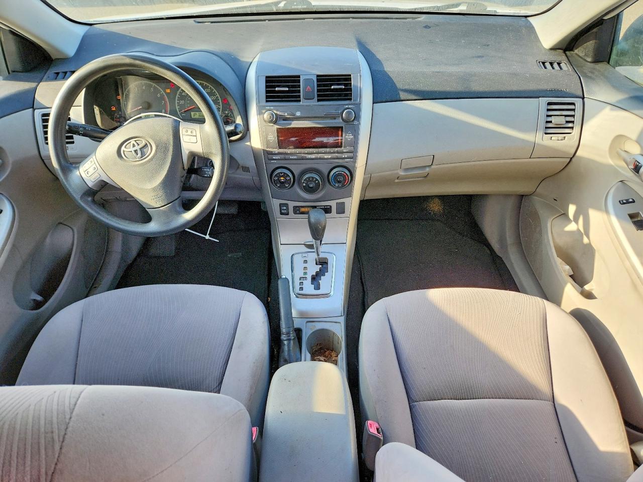 2011 Toyota Corolla Le White vin: JTDBU4EE8B9157234