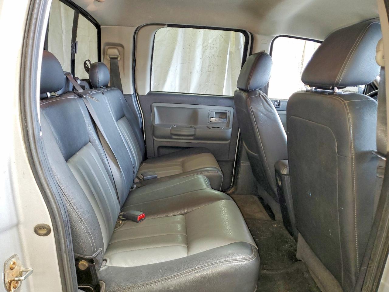 2008 Dodge Dakota Quad Laramie Серебряный vin: 1D7HW58N28S633345