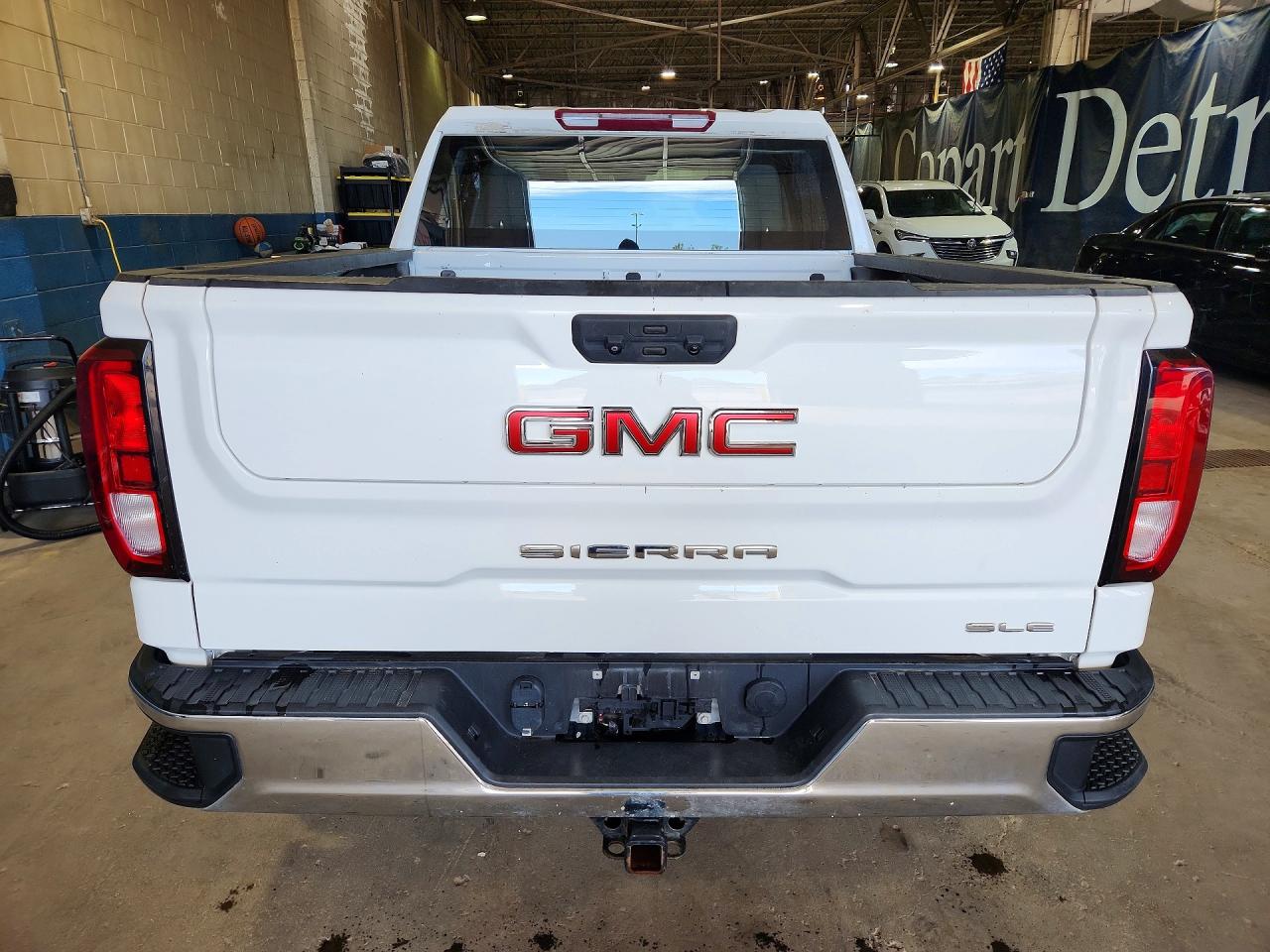 2023 Gmc Sierra K1500 Sle Белый vin: 3GTUUBED7PG247616