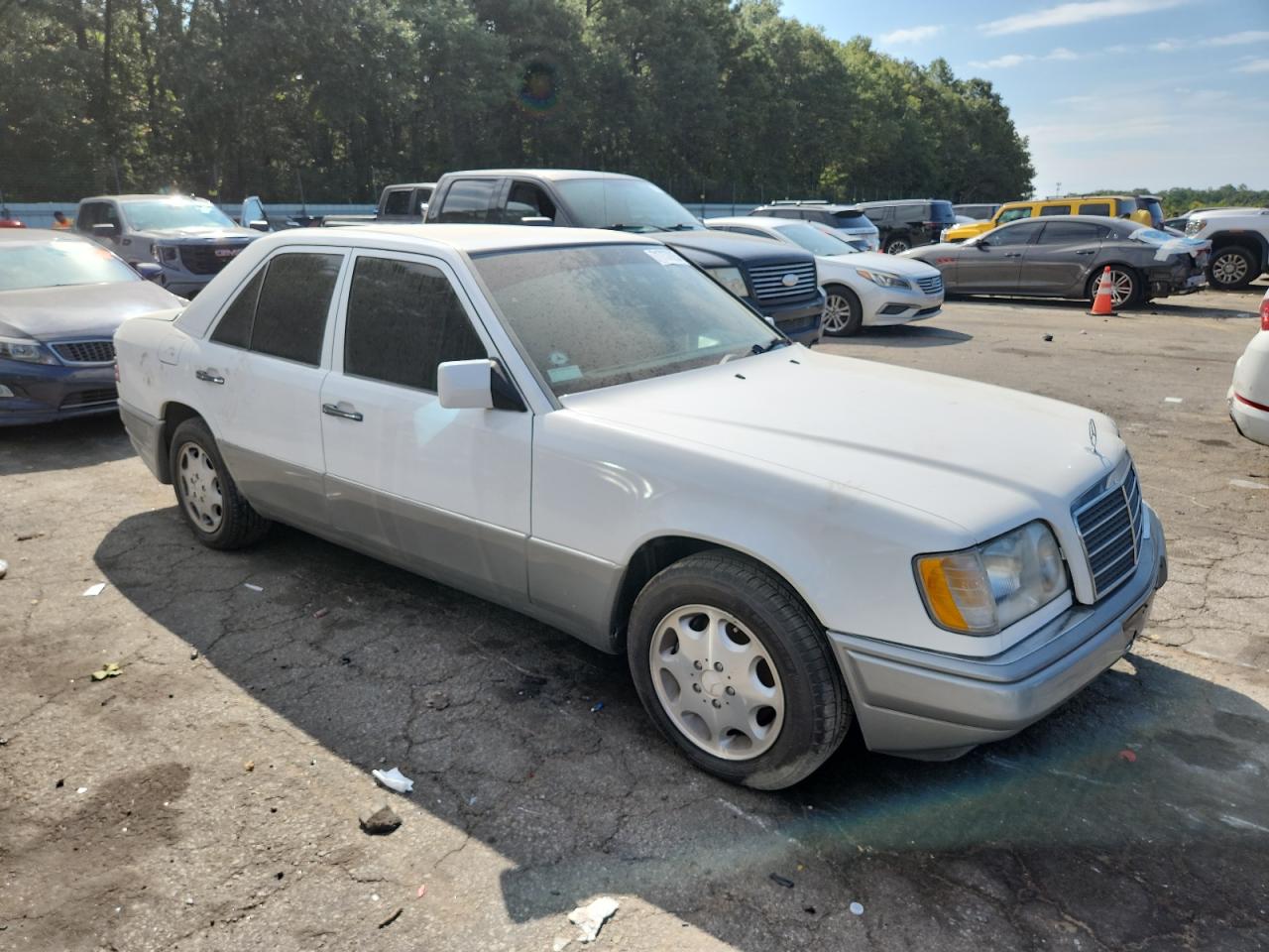 1995 Mercedes-benz E 320 Base White vin: WDBEA32E6SC263753