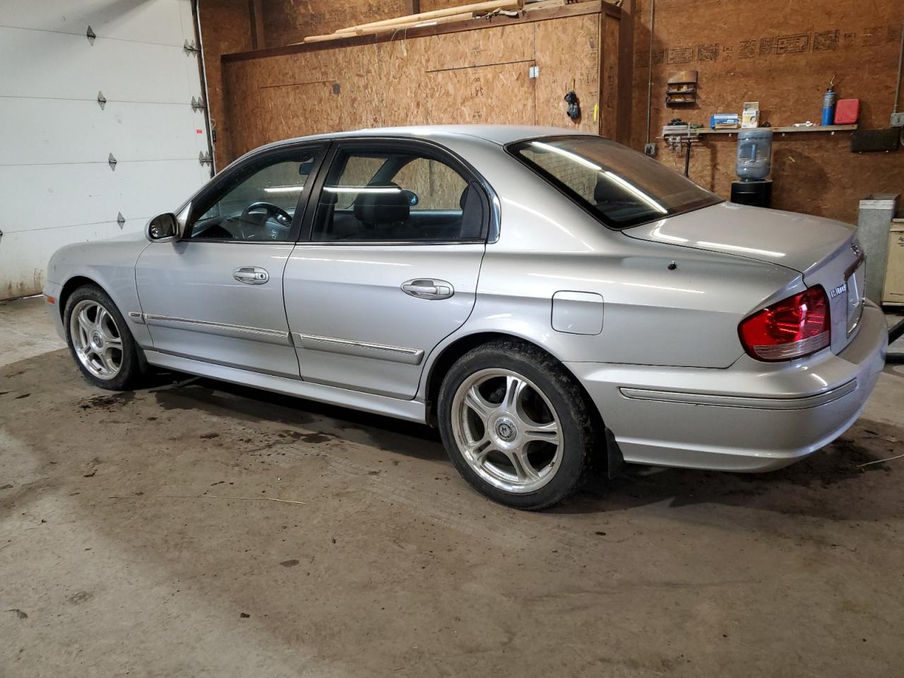2002 Hyundai Sonata Gls Серебряный vin: KMHWF35HX2A568421