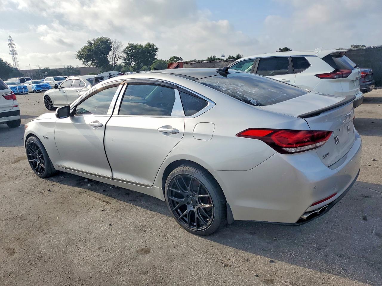 2015 Hyundai Genesis 5.0l Серебряный vin: KMHGN4JF3FU019553