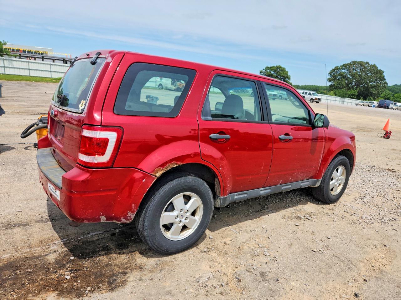 2010 Ford Escape Xls Red vin: 1FMCU0C76AKC48832