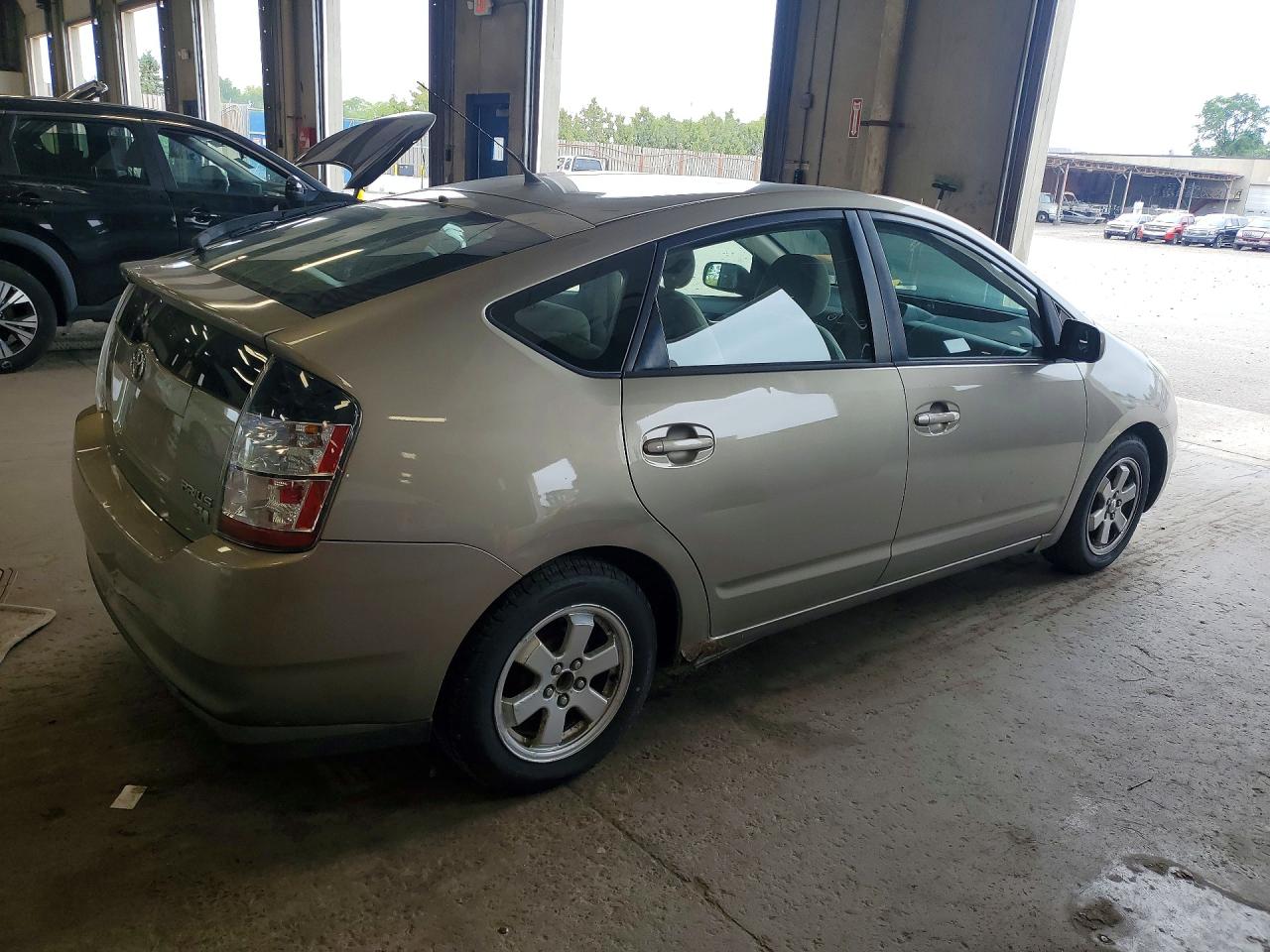 2005 Toyota Prius Base Tan vin: JTDKB20UX53062982