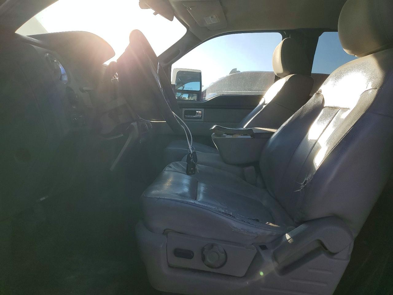 2010 Ford F150 Super Cab Белый vin: 1FTVX1CVXAKC18693