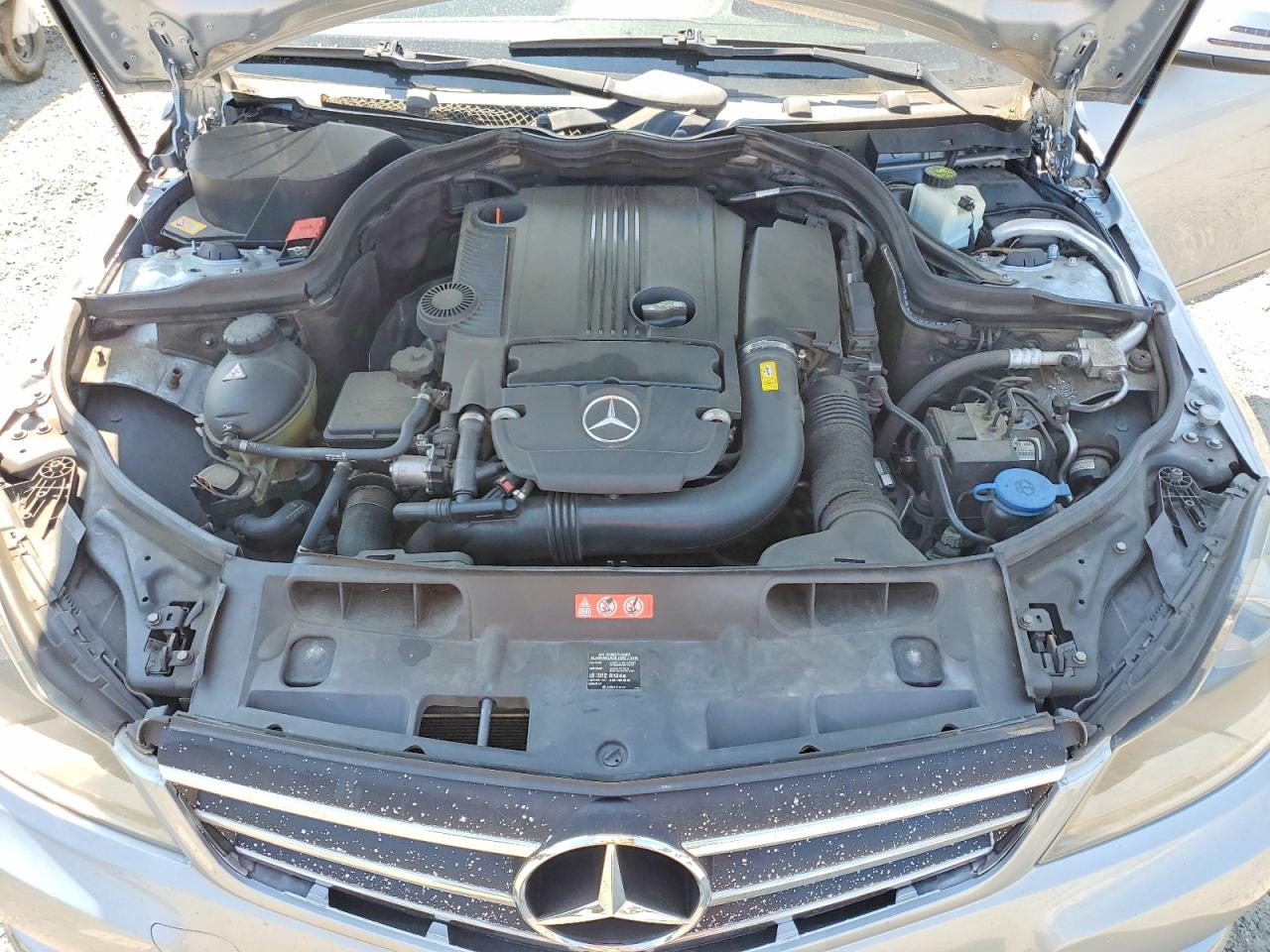 2013 Mercedes-benz C 250 Blue vin: WDDGF4HB5DA766208