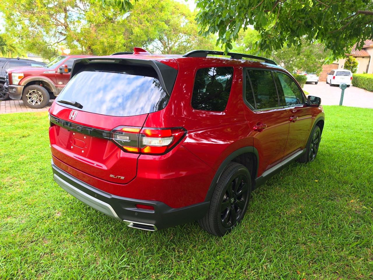 2025 Honda Pilot Elite Красный vin: 5FNYG1H83SB029382