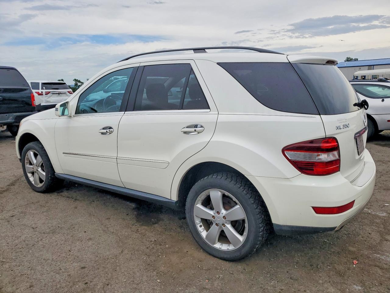 2011 Mercedes-benz Ml 350 4matic Белый vin: 4JGBB8GB7BA714855