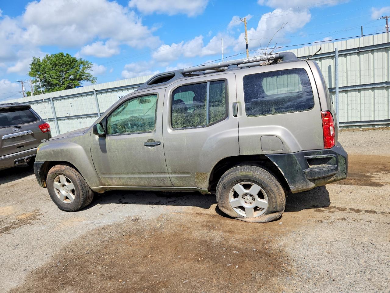 2007 Nissan Xterra X Желто-коричневый vin: 5N1AN08U87C542139