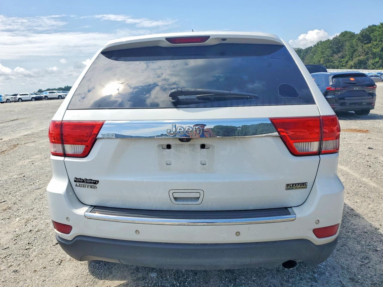2013 Jeep Grand Cherokee Limited White vin: 1C4RJEBGXDC656691