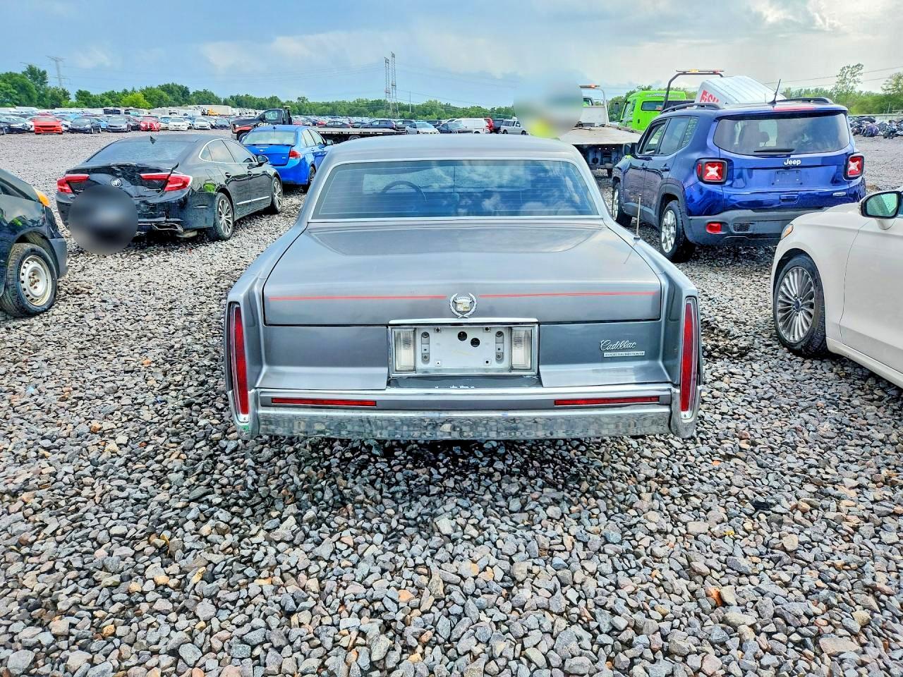 1992 Cadillac Deville Gray vin: 1G6CD53B6N4230897