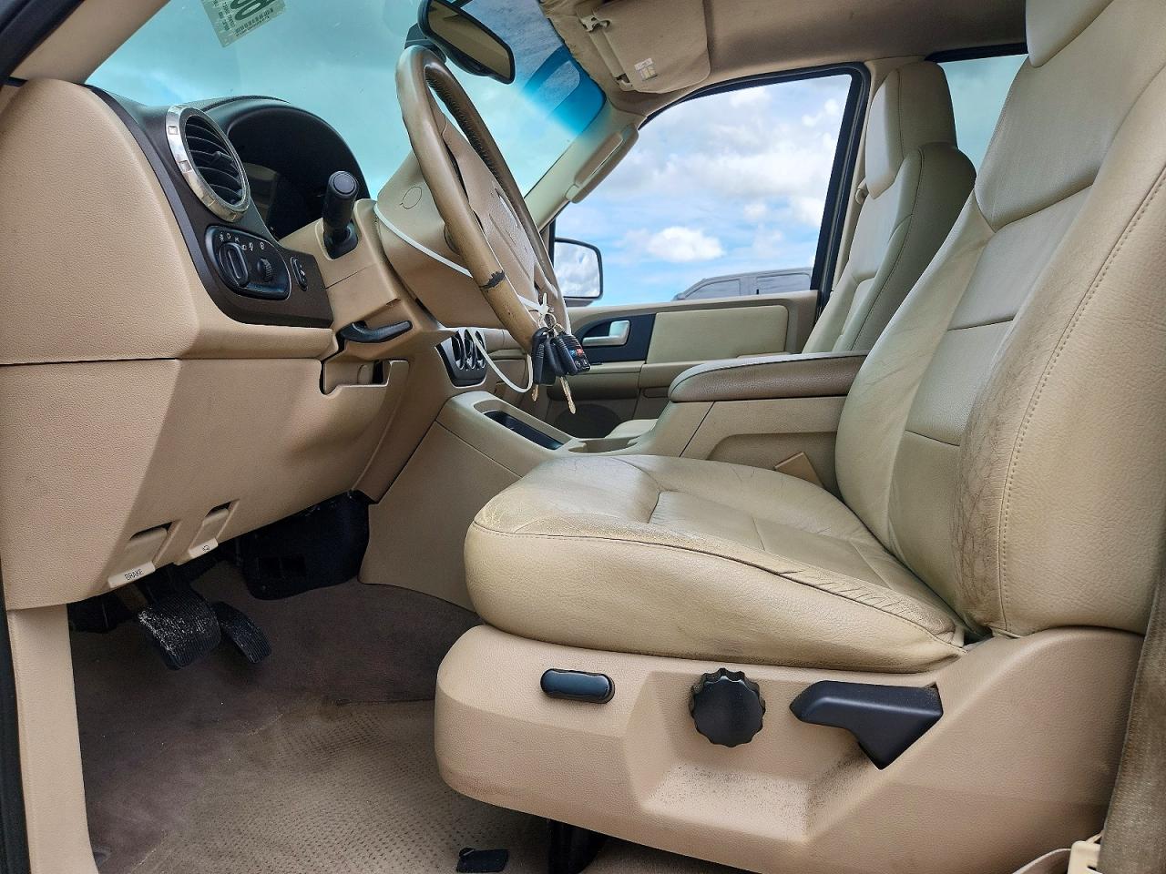 2003 Ford Expedition Xlt Cream vin: 1FMRU15W23LA96890