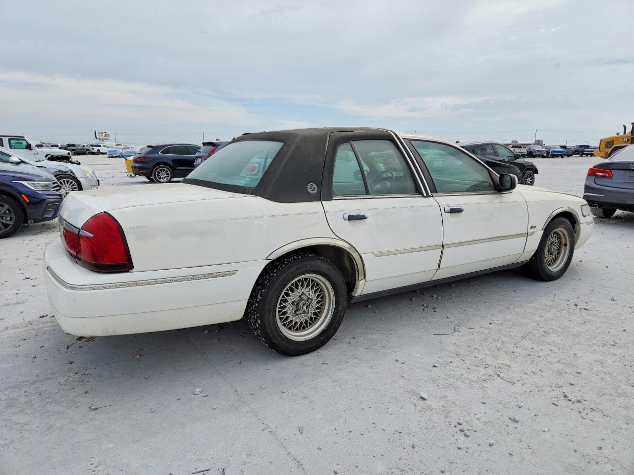 2001 Mercury Grand Marquis Ls White vin: 2MEFM75W41X620999