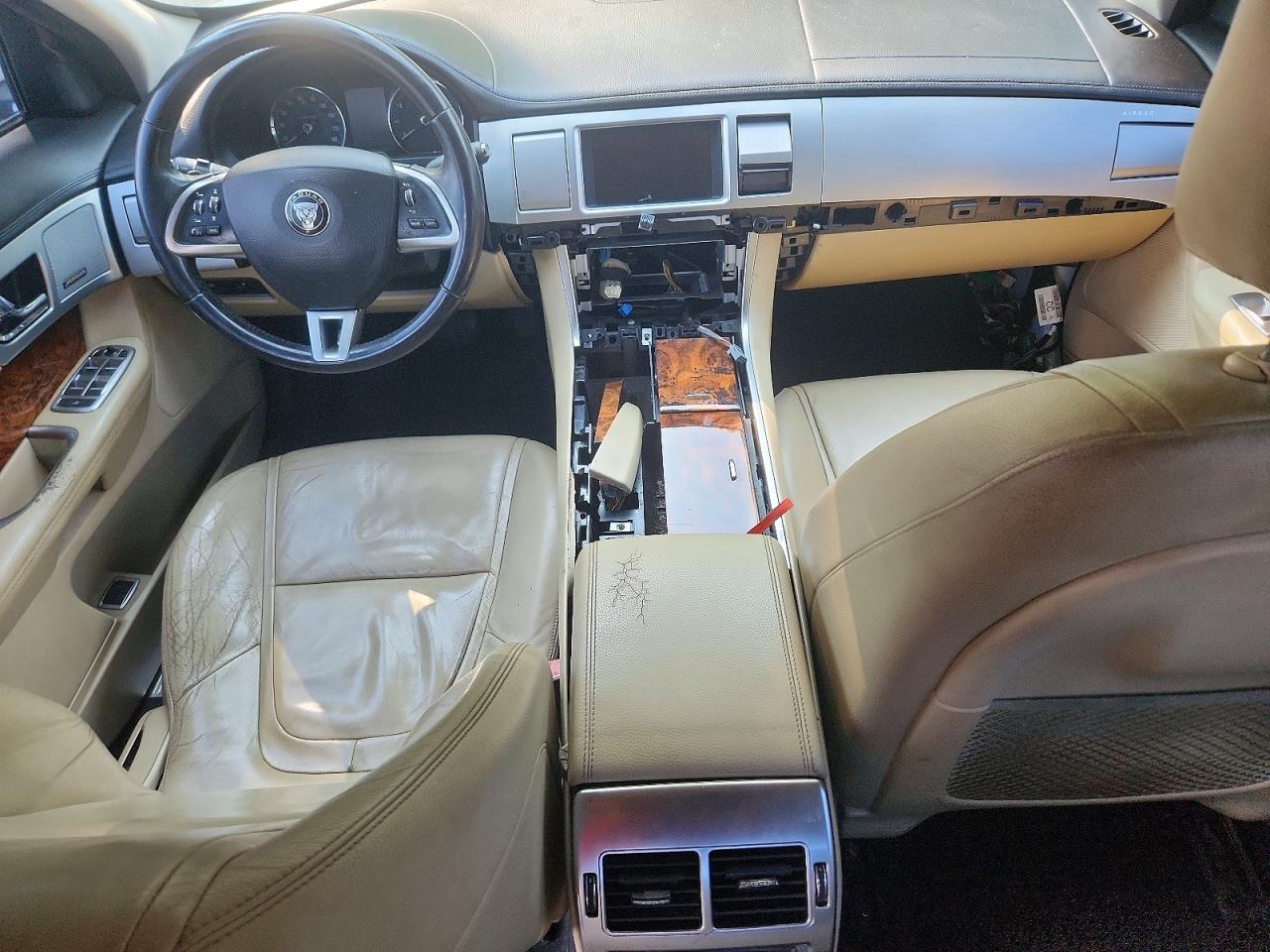 2015 Jaguar Xf 2.0t Premium White vin: SAJWA0FS5FPU58926