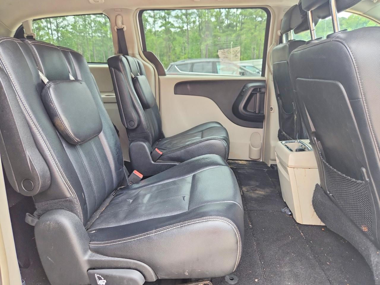 2015 Chrysler Town & Country Touring White vin: 2C4RC1BG8FR537695