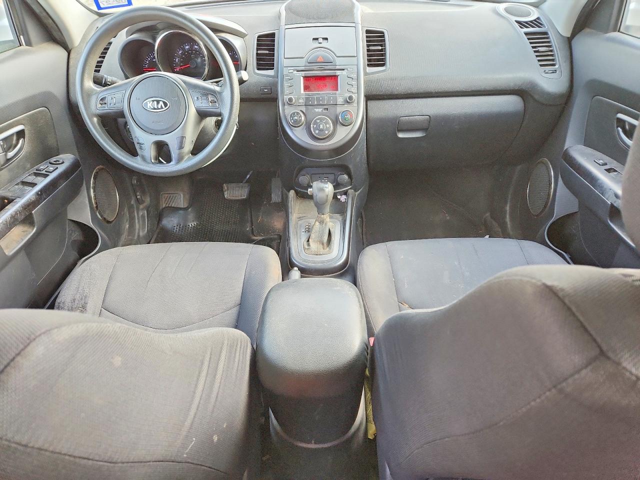 2011 Kia Soul + White vin: KNDJT2A21B7715600