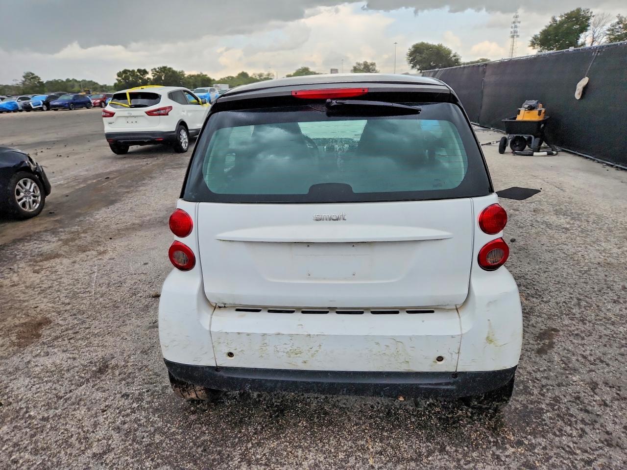 2009 Smart Fortwo Pure White vin: WMEEJ31X39K210210