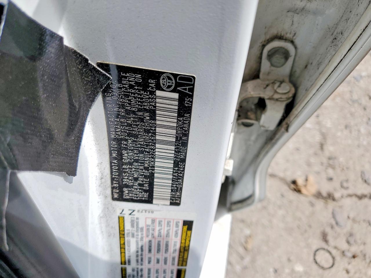 2007 Toyota Matrix Base White vin: 2T1KR32E87C671408