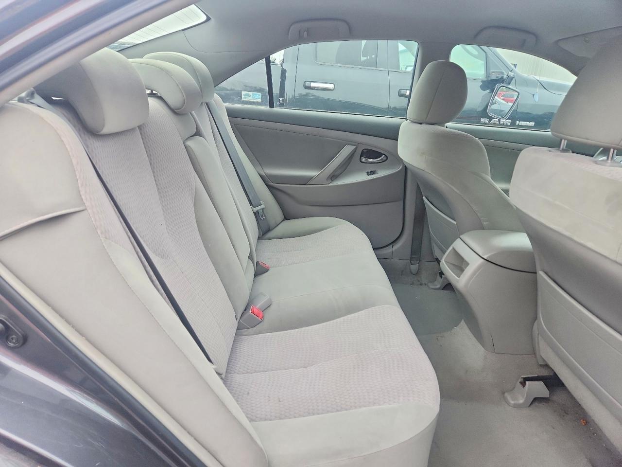 2011 Toyota Camry Le Gray vin: 4T1BF3EKXBU684694