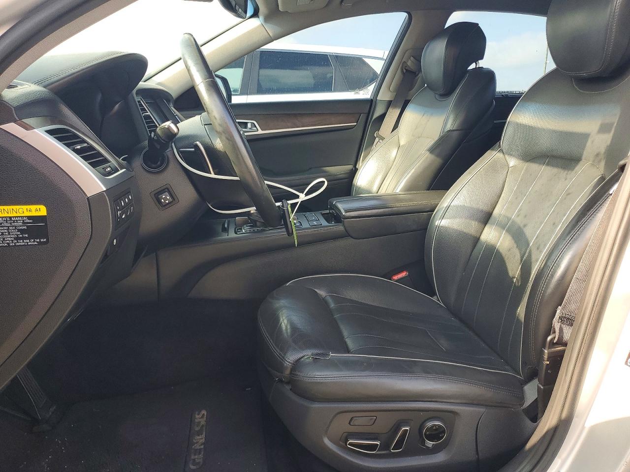 2015 Hyundai Genesis 5.0l Серебряный vin: KMHGN4JF3FU019553