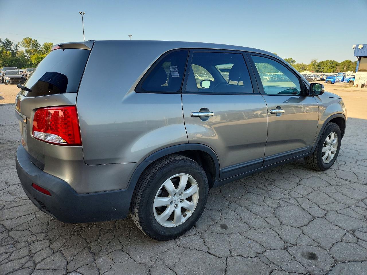 2011 Kia Sorento Lx Серебряный vin: 5XYKT3A18BG046049