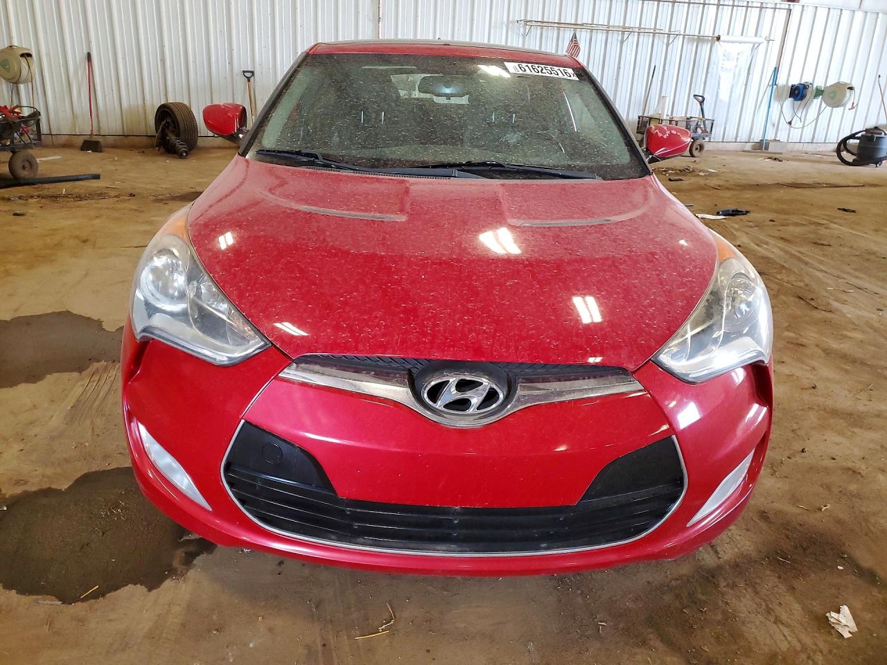2013 Hyundai Veloster Base Red vin: KMHTC6AD7DU179463