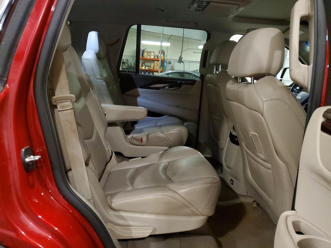 2015 Cadillac Escalade Luxury Red vin: 1GYS4MKJ0FR528999