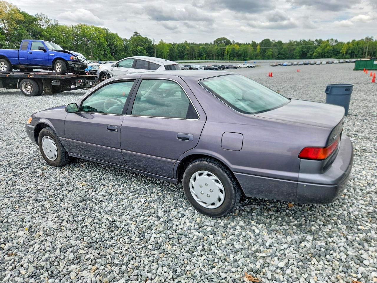 1998 Toyota Camry Le Gray vin: 4T1BG22K5WU857653