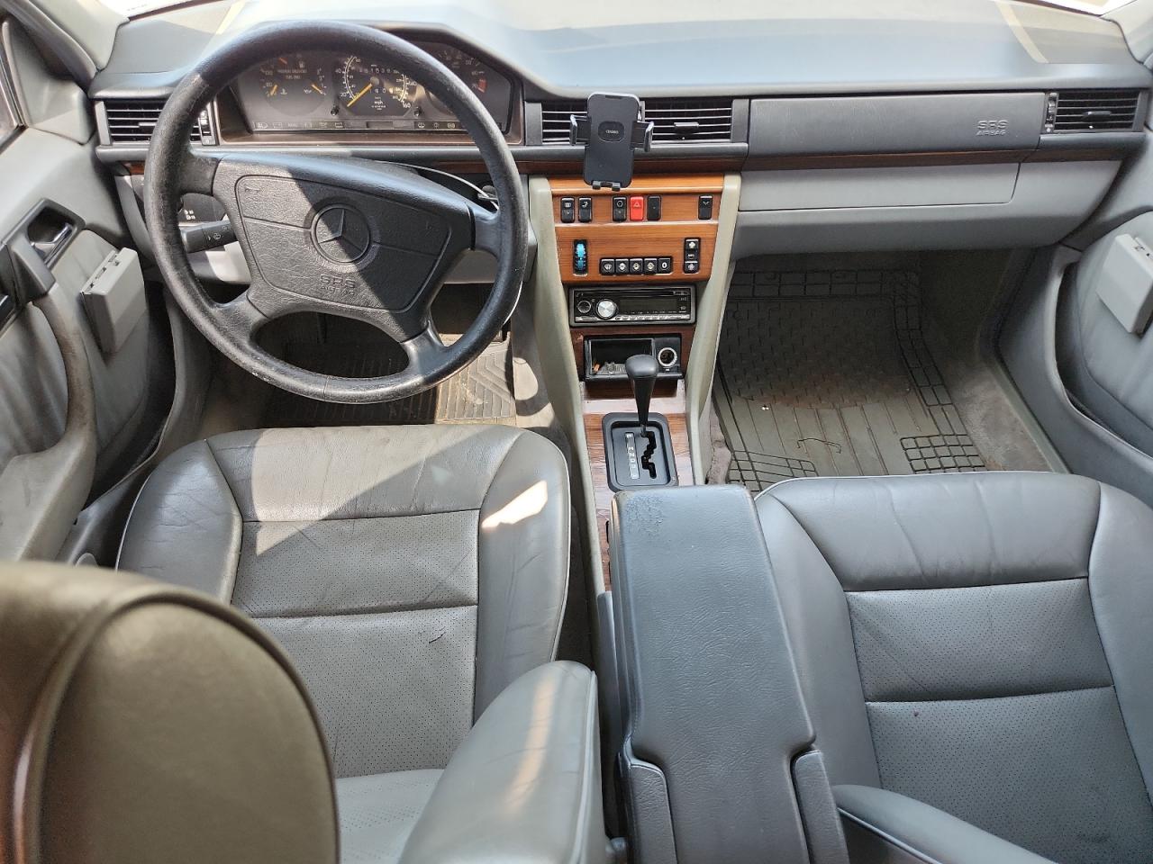 1995 Mercedes-benz E 320 Base White vin: WDBEA32E6SC263753