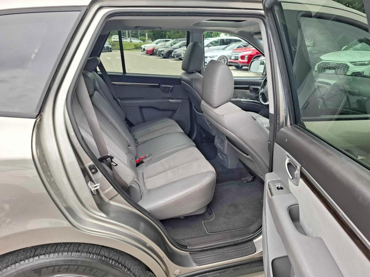 2012 Hyundai Santa Fe Gls Gray vin: 5XYZGDAG4CG129637