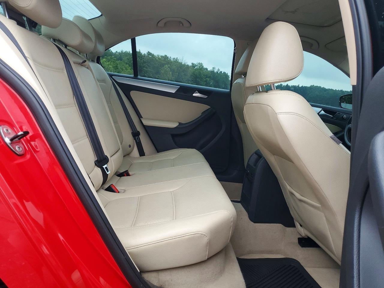 2014 Volkswagen Jetta Se Красный vin: 3VWD17AJ7EM373570