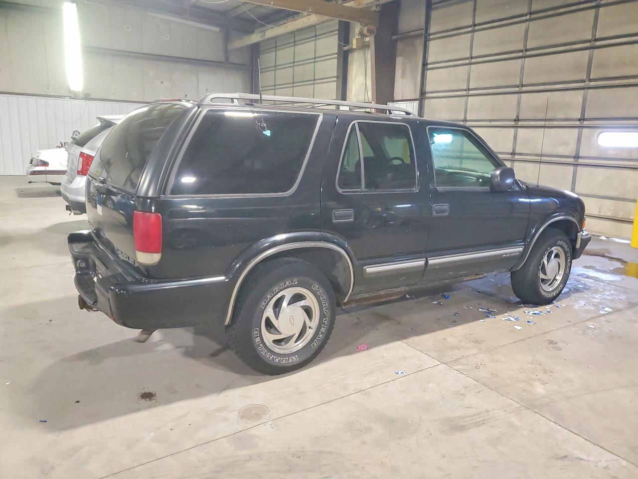 2001 Chevrolet Blazer Black vin: 1GNDT13W112113614