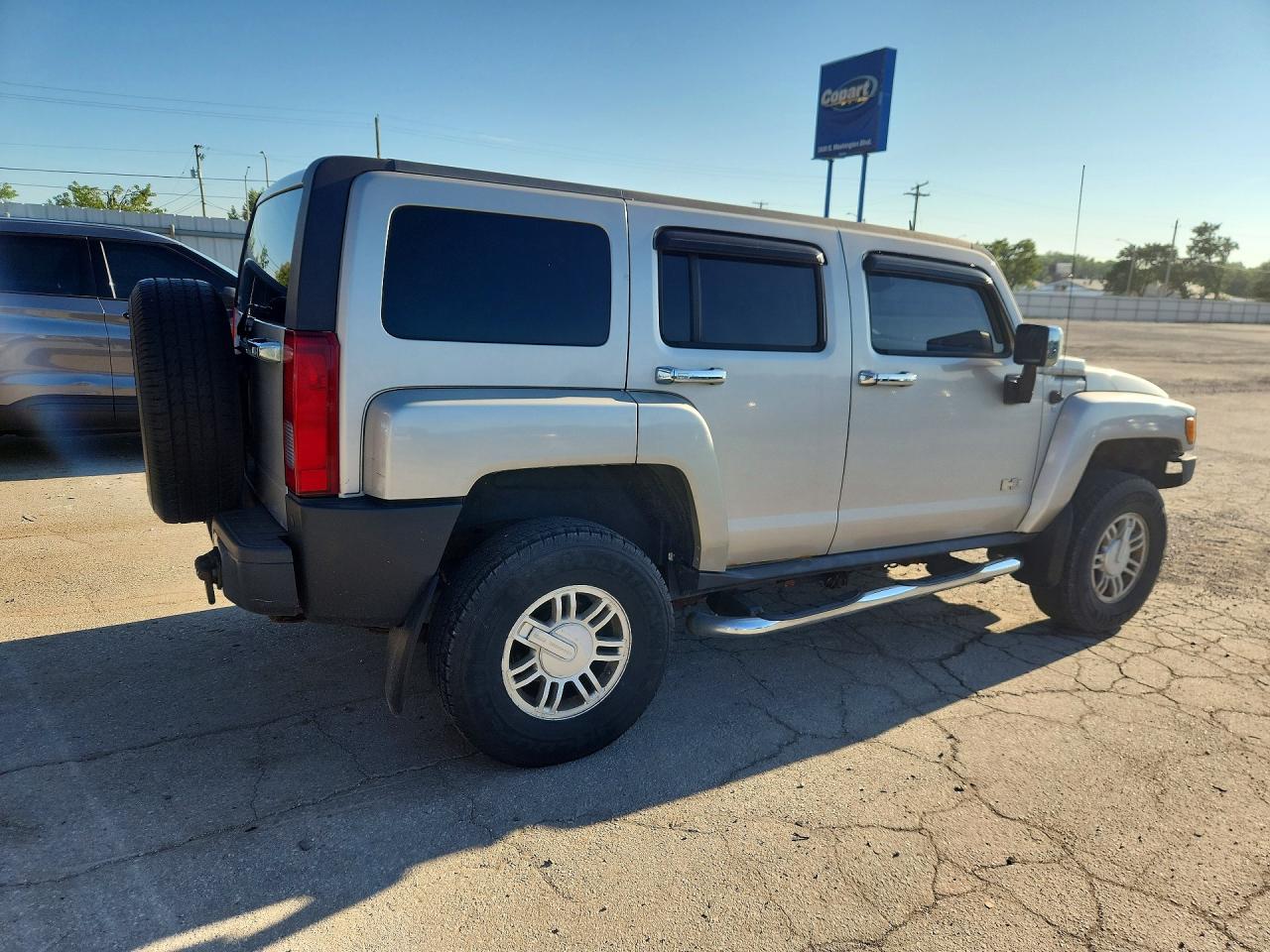 2008 Hummer H3 Silver vin: 5GTEN13E388132910