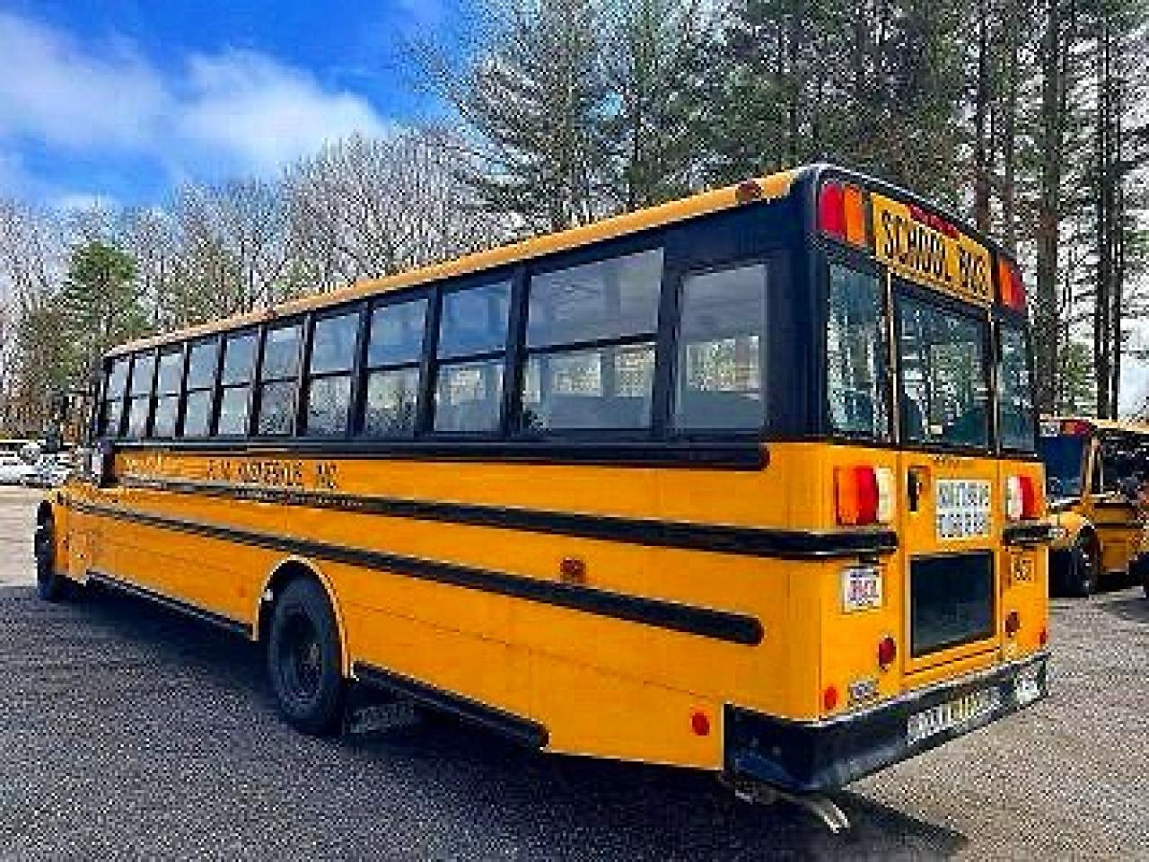 2015 Freightliner Chassis B2b Yellow vin: 4uzabrdu7fcgj8499