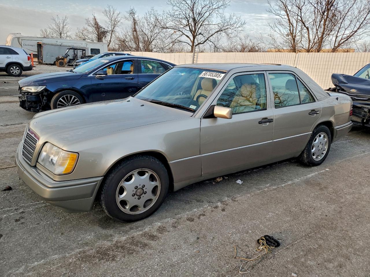 1994 Mercedes-benz E 320 Серебряный vin: WDBEA32E9RC135243