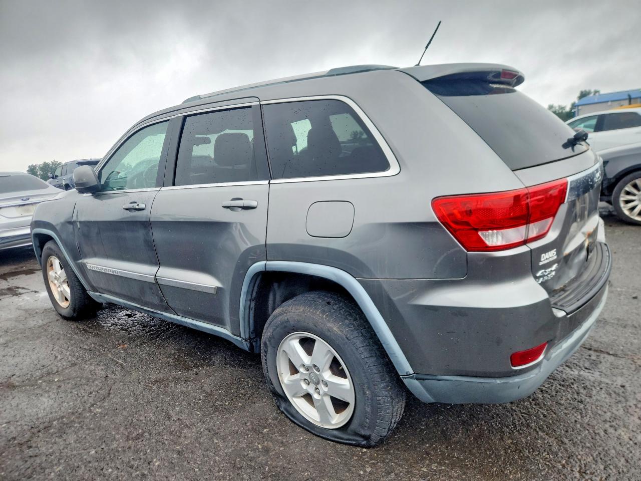2011 Jeep Grand Cherokee Laredo Серебряный vin: 1J4RR4GG8BC656367