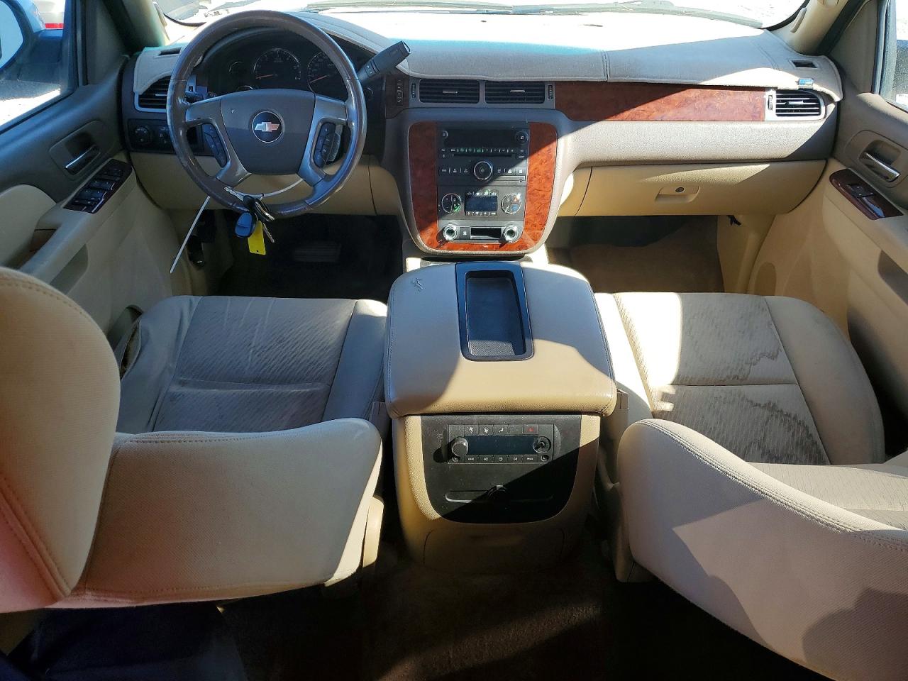 2010 Chevrolet Suburban C1500 Ls White vin: 1GNUCHE02AR172048