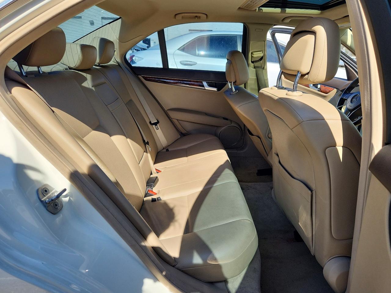 2012 Mercedes-benz C 250 White vin: WDDGF4HB7CA682065