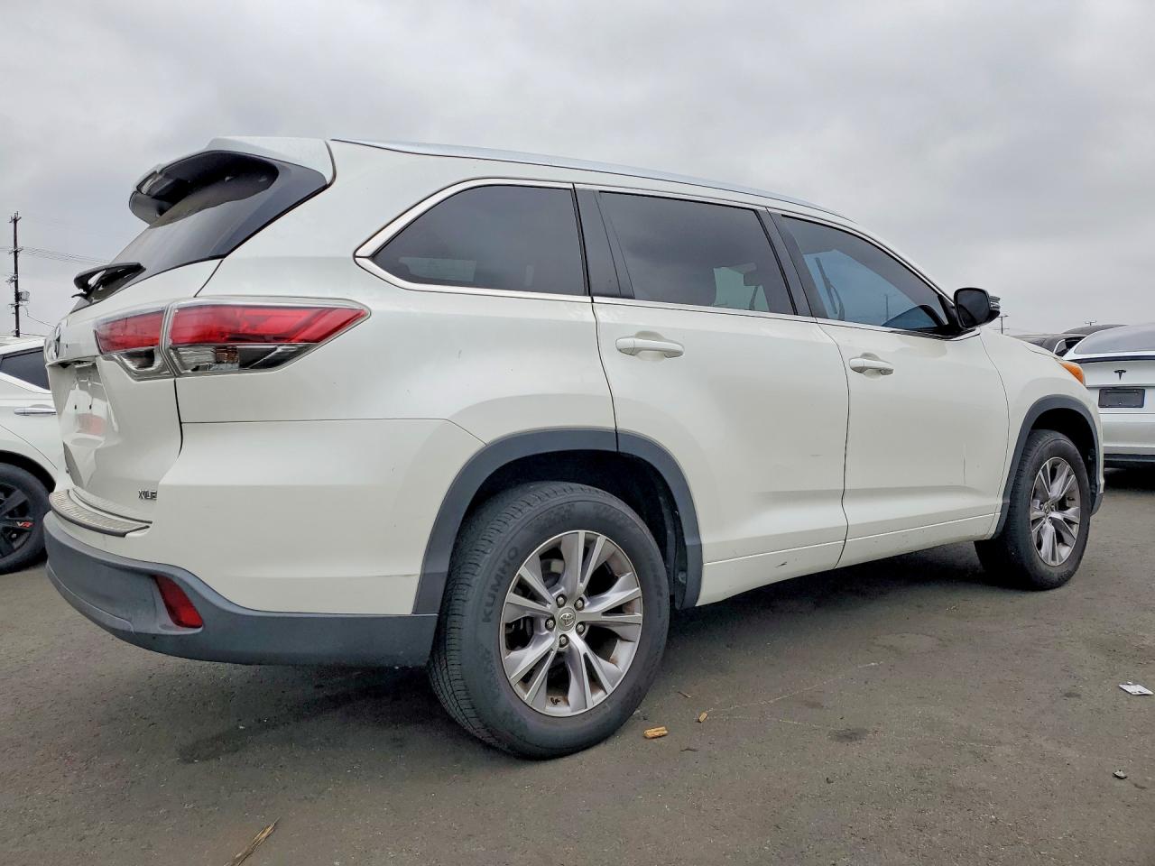 2014 Toyota Highlander Xle White vin: 5TDKKRFH6ES027308